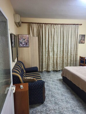 2 bedrooms, WiFi, bed sheets - Tirana Two-Bedroom Apartment (Tirana)