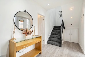 Interior - Pass the Keys | Superb 3 bed | Close to Airport (Wythenshawe)