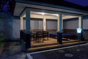 Terrace/patio - Luxe Villa Nabij Yogyakarta (Trunuh Sraten Klaten Selatan)