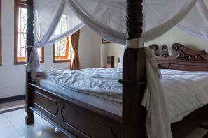 4 bedrooms, iron/ironing board, WiFi, bed sheets - Luxe Villa Nabij Yogyakarta (Trunuh Sraten Klaten Selatan)