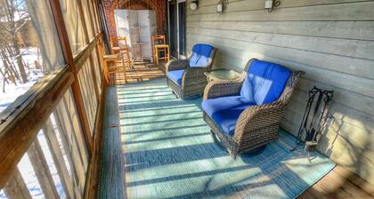 Enchanting 2-bedroom condo in Bloomington with Wooded View