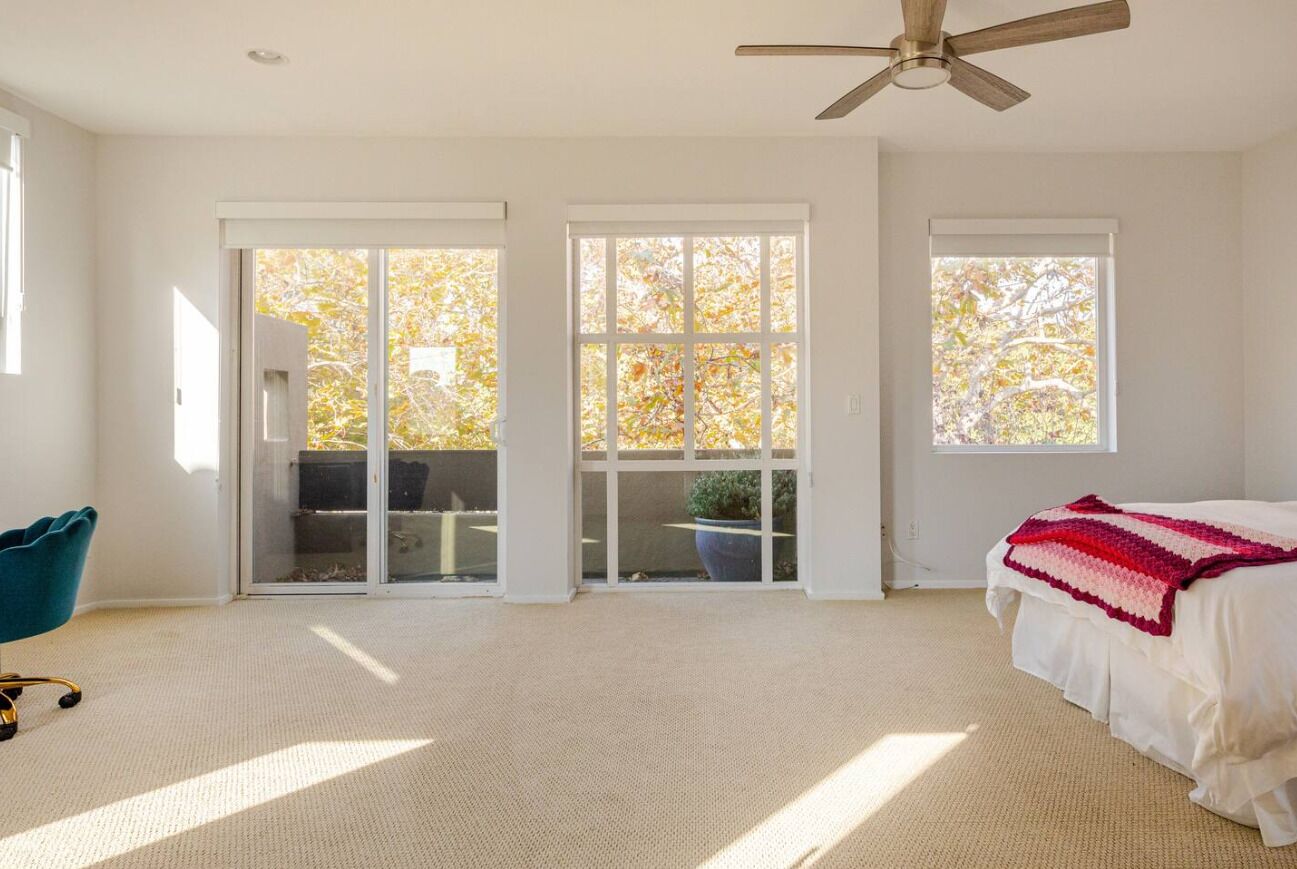 3 bedrooms, desk, iron/ironing board, travel crib