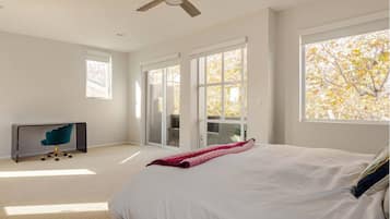 3 chambres, bureau, fer et planche Ă repasser, lit parapluie