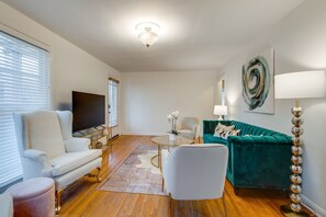 Smart TV, books - Quaint East Nash home with second living space. (Nashville)