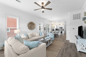 TV - 30A Cottage, Walk to Beach, 2 Pools, Bikes&Chairs (Santa Rosa Beach)