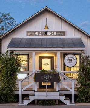 Exterior detail - 30A Cottage, Walk to Beach, 2 Pools, Bikes&Chairs (Santa Rosa Beach)