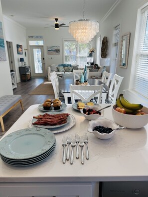 Dining - 30A Cottage, Walk to Beach, 2 Pools, Bikes&Chairs (Santa Rosa Beach)