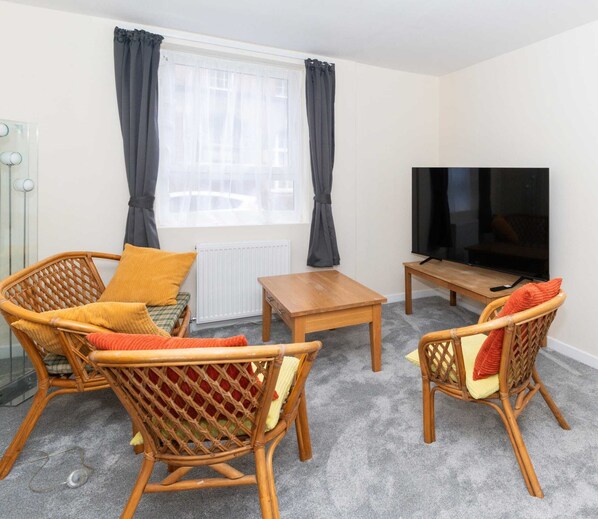 Basic Apartment | Living area - Brilliantly Located 2BD Flat Heart of Edinburgh! (Edinburgh)
