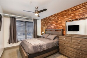 2 bedrooms, iron/ironing board, travel crib, free WiFi