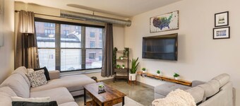 Modern 2BR Condo w/ Parking | Heart of Short North