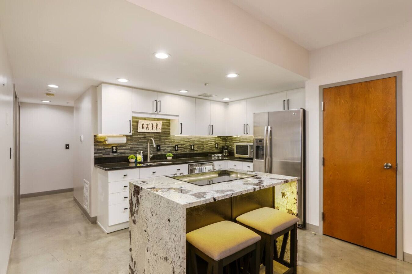 雪櫃、微波爐、焗爐、爐具