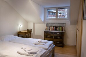 2 Schlafzimmer, Bügeleisen/Bügelbrett