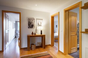 3 quartos, ferros/tábuas de passar roupa
