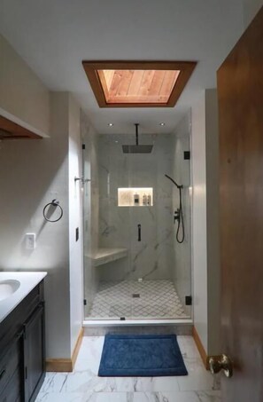 Bathroom - Sunny with a chance of Golfballs (Kitty Hawk)