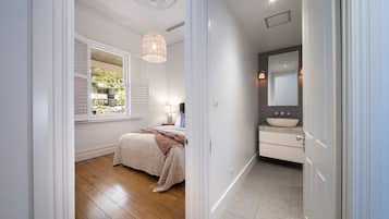3 bedrooms, iron/ironing board, travel crib, free WiFi