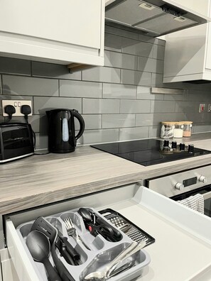Fridge, microwave, oven, stovetop