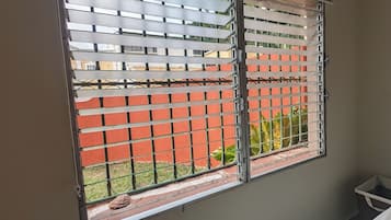 Egyptian cotton sheets, premium bedding, down comforters, pillowtop beds