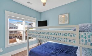 3 bedrooms, iron/ironing board, WiFi, bed sheets