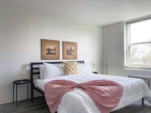 Desk, iron/ironing board, free WiFi, bed sheets - Sleepover | Stunning 1BD/1BA + Gym - Cincinnati (Cincinnati)