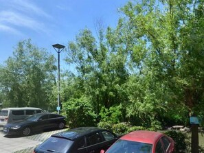 Free self parking - Vienna International Hotel (Ningbo Olympic Sports Center Wanda Branch) (Ningbo)