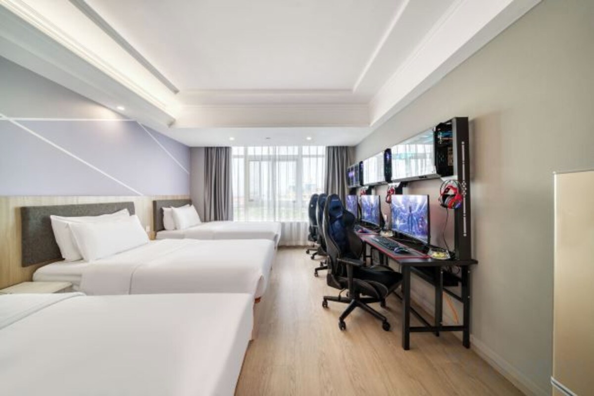 Suite With E-sports