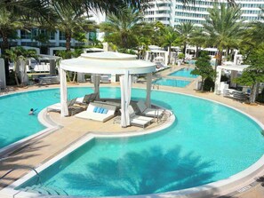 2 outdoor pools, free cabanas, pool umbrellas