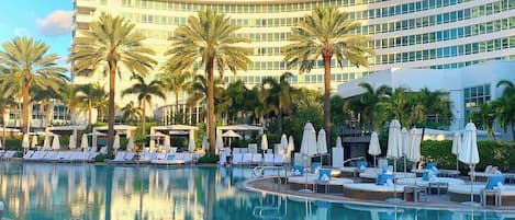 2 outdoor pools, free cabanas, pool umbrellas