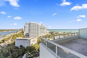 Luxury Apartment | Balcony view - Luxury apt with Bay View at Miami Beach (Miami Beach)