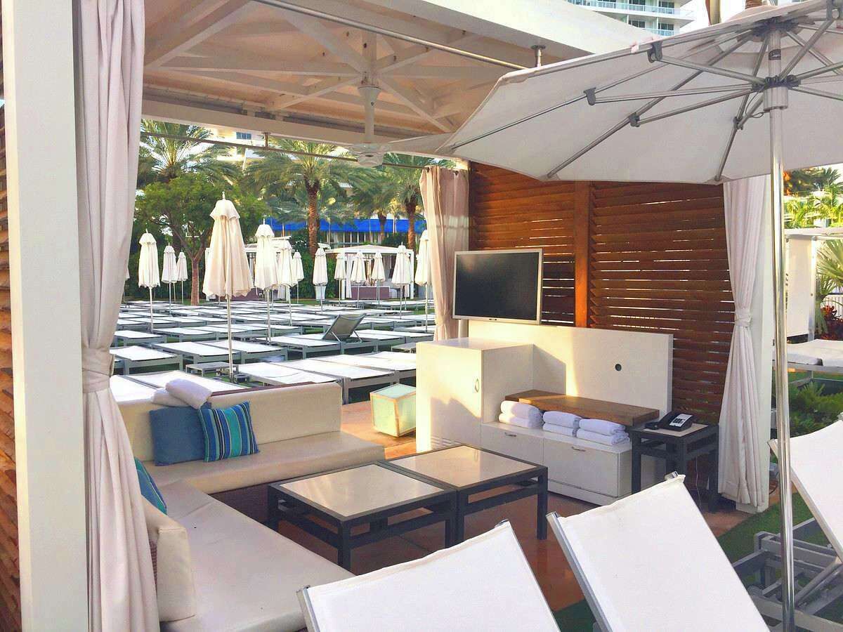 2 outdoor pools, free cabanas, pool umbrellas