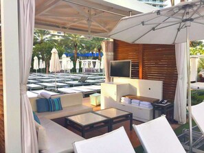 2 outdoor pools, free cabanas, pool umbrellas