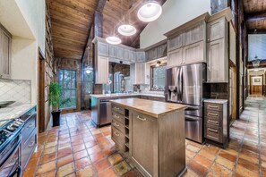 Private kitchen - Secluded oasis in the city! (San Antonio)