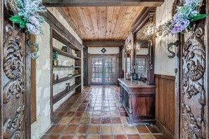 Interior - Secluded oasis in the city! (San Antonio)