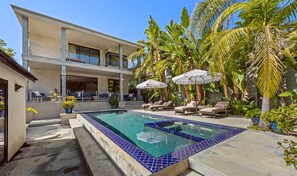 Pool - Spacious 5-bedroom stunning luxury and fully gated home in Los Angeles (Los Angeles)