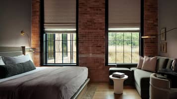 Standard Room, 1 King Bed | Frette Italian sheets, premium bedding, down comforters, pillowtop beds