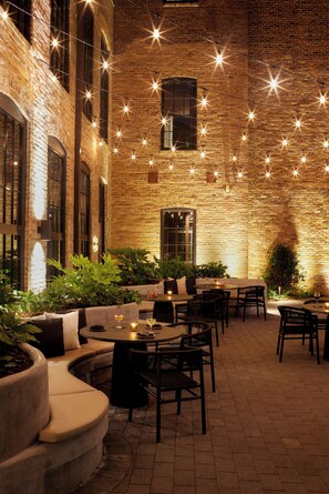 Exterior - Rivet House (Athens)