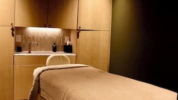 Body treatments, facials, 6 treatment rooms, massages