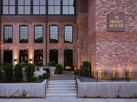 Fachada de la propiedad. Rivet House