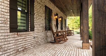 Victory Reins- close to Aiken, golfing, airport, horse accommodations,