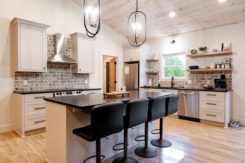 Victory Reins- Quiet Country Stay Near Aiken & I-20, Pet Friendly + Parking