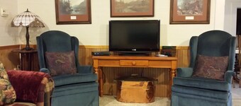 Cozy converted barn with beautiful lake view and adjacent to resort amenities.