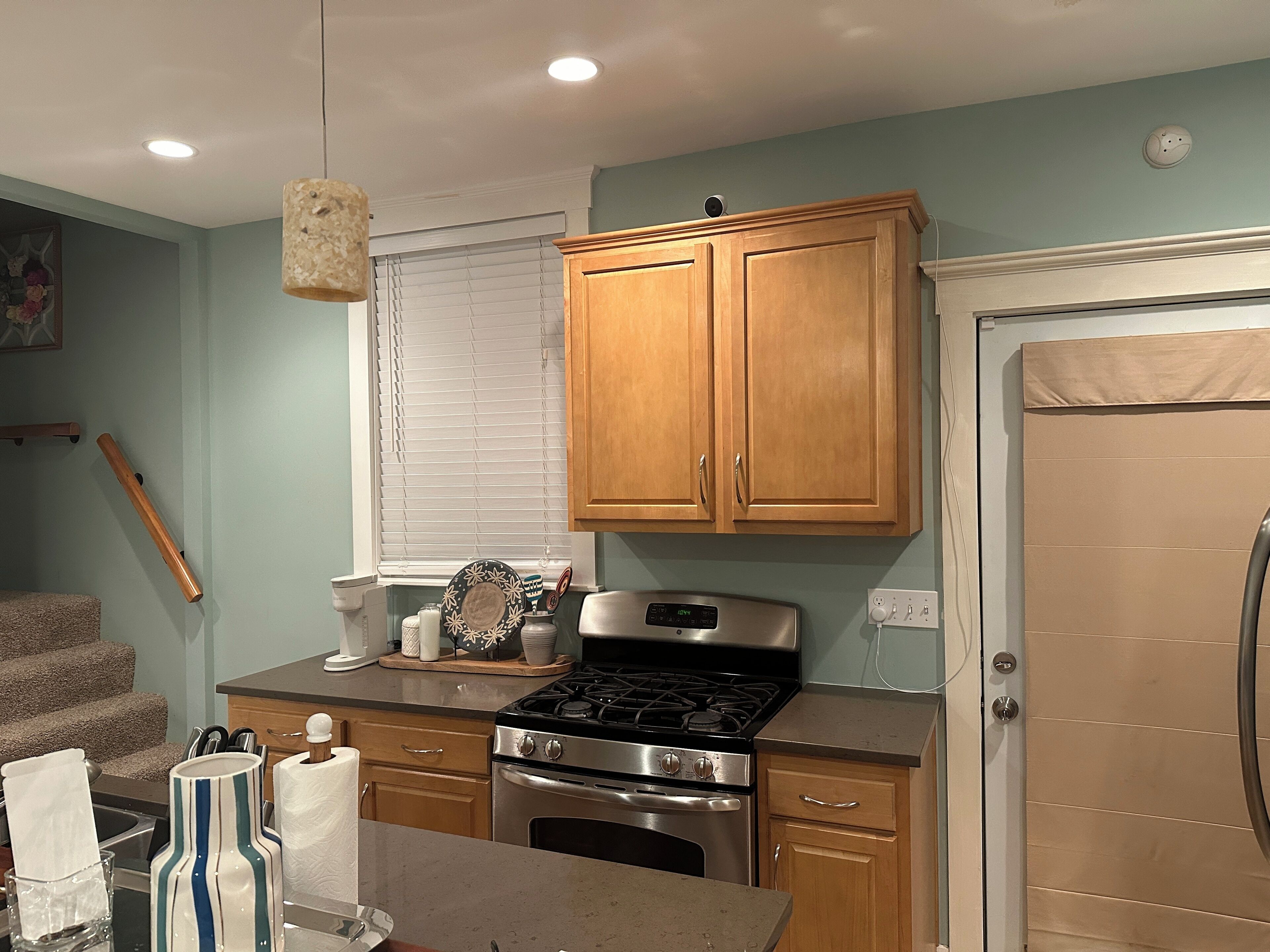 Jääkaappi, uuni, liesi, astianpesukone