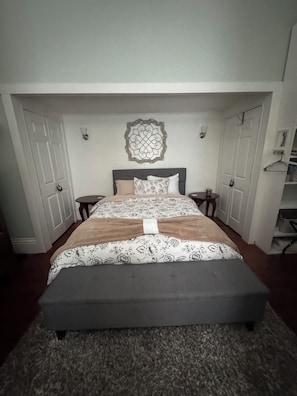 2 bedrooms, free WiFi, bed sheets - Cozy Derby Home
2 Bedroom Shotgun style home, with Large Adorable Loft (Louisville)