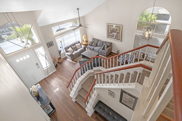 TV connectée, jeux vidéo, lecteur de DVD, livres