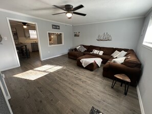 Smart TV -  2-bedroom house in Higden with 24x30 covered  parking for boats and lake toys!! (Higden)