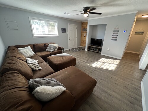  2-bedroom house in Higden with 24x30 covered  parking for boats and lake toys!!