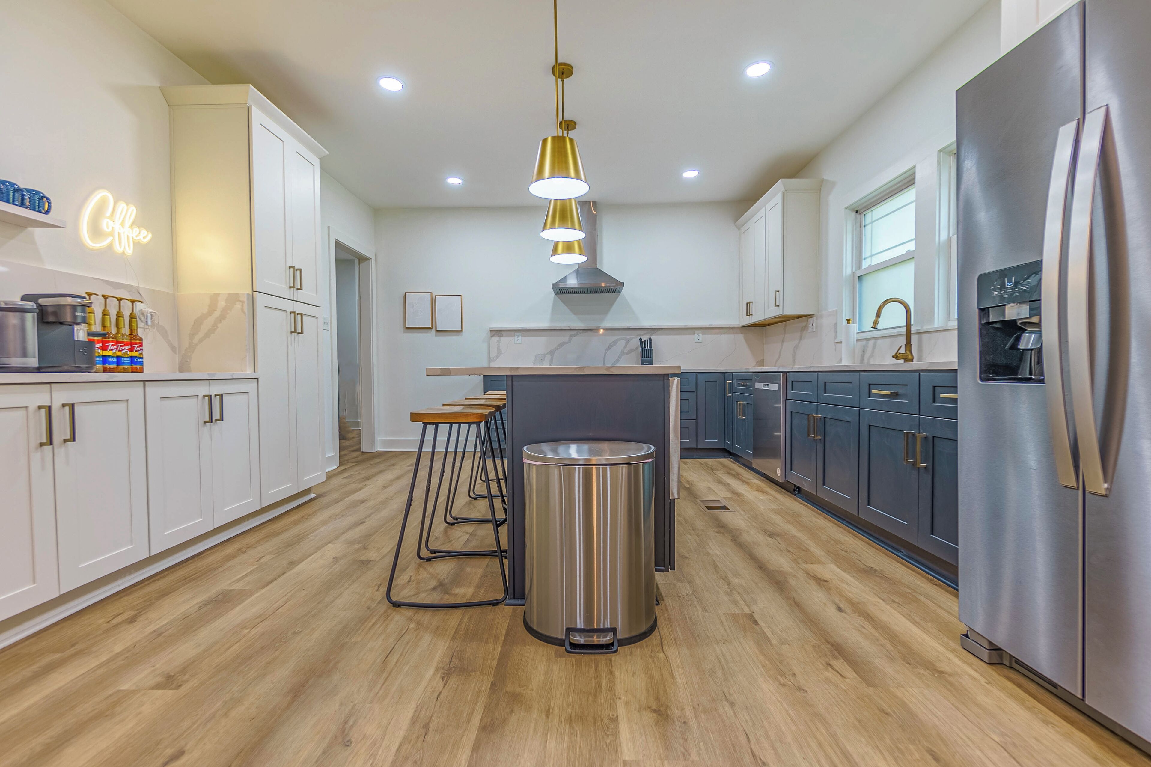 Chic Midtown Retreat: 3BR\/2BA\n\n