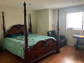2 bedrooms, in-room safe, desk, free WiFi