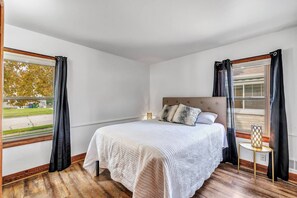 3 bedrooms, iron/ironing board, free WiFi, bed sheets