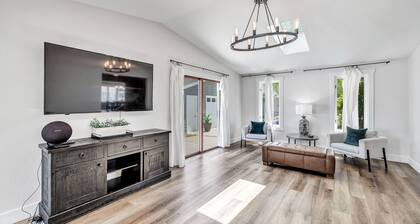 SS2- Entertainment Garage, Big Groups, 12 Beds! Walking Distance to Lambeau and Titletown District!