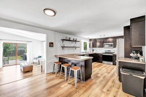 Fridge, microwave, oven, stovetop - SS2- Entertainment Garage, Big Groups, 12 Beds! Walking Distance to Lambeau and Titletown District! (Green Bay)